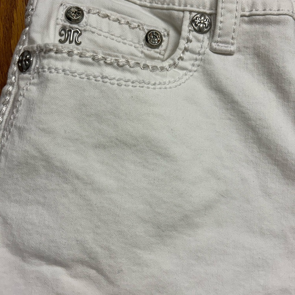 Miss Me Women's White Denim Shorts size 29 - Picture 3 of 5